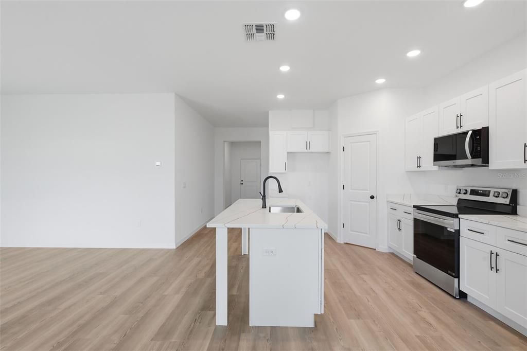 For Sale: $279,000 (3 beds, 2 baths, 1543 Square Feet)
