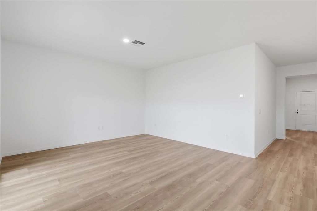 For Sale: $279,000 (3 beds, 2 baths, 1543 Square Feet)