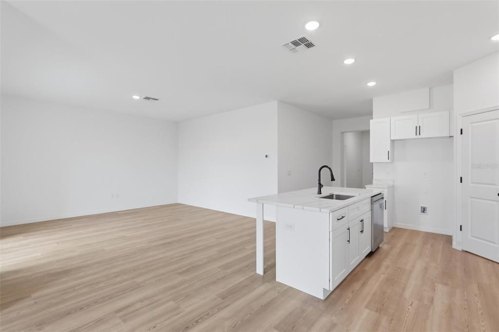 For Sale: $279,000 (3 beds, 2 baths, 1543 Square Feet)