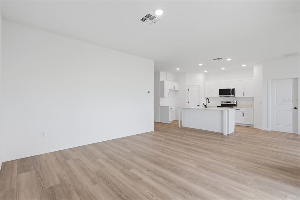 For Sale: $279,000 (3 beds, 2 baths, 1543 Square Feet)