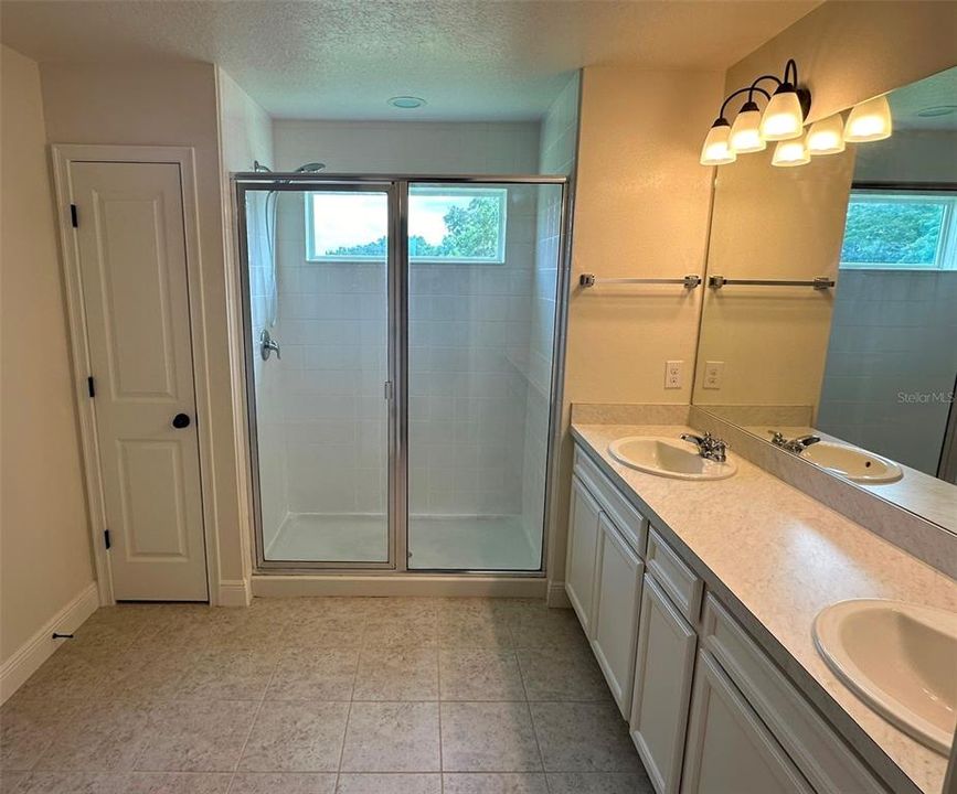For Sale: $320,000 (3 beds, 2 baths, 2307 Square Feet)