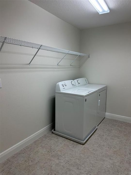 For Sale: $320,000 (3 beds, 2 baths, 2307 Square Feet)