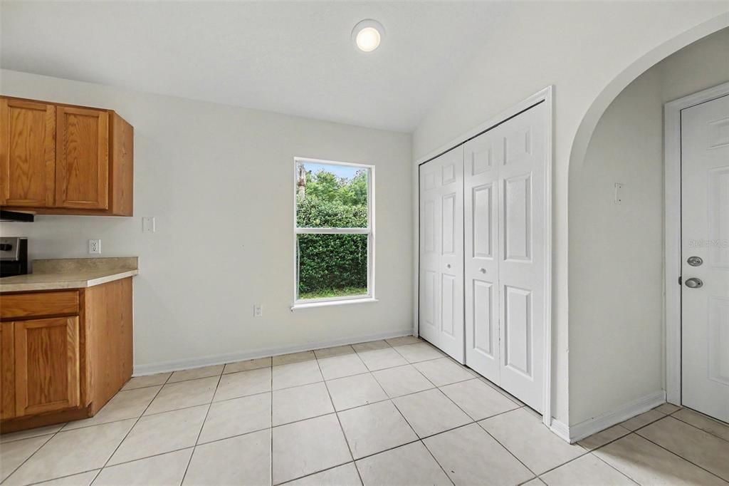 For Sale: $324,900 (3 beds, 2 baths, 1465 Square Feet)