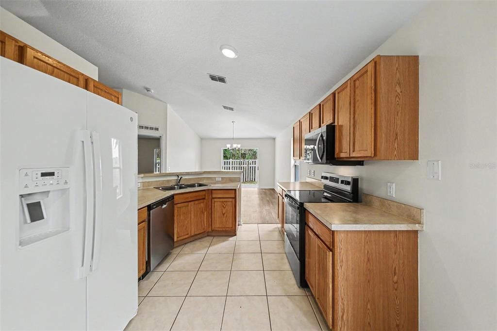For Sale: $324,900 (3 beds, 2 baths, 1465 Square Feet)