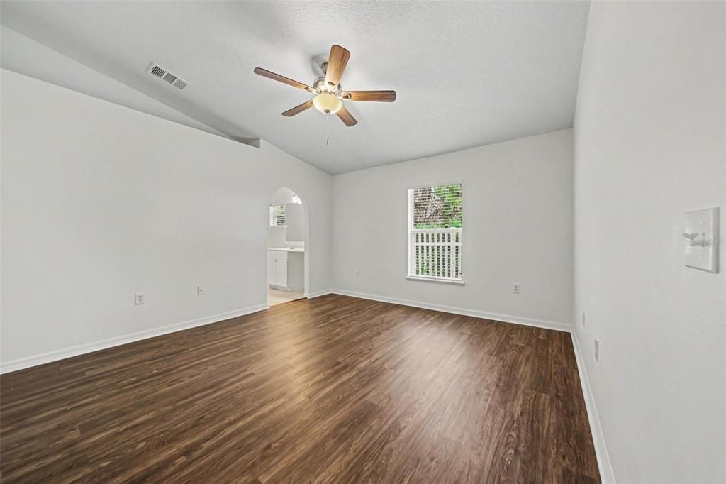 For Sale: $324,900 (3 beds, 2 baths, 1465 Square Feet)