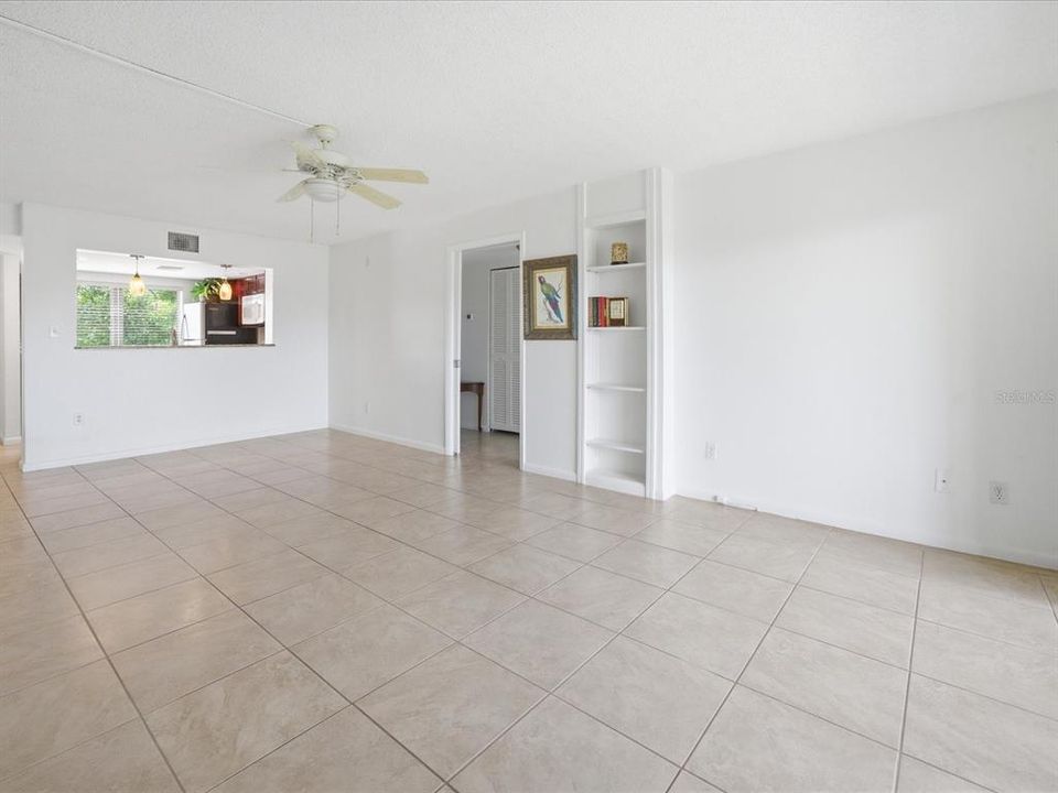For Sale: $250,000 (2 beds, 2 baths, 1130 Square Feet)