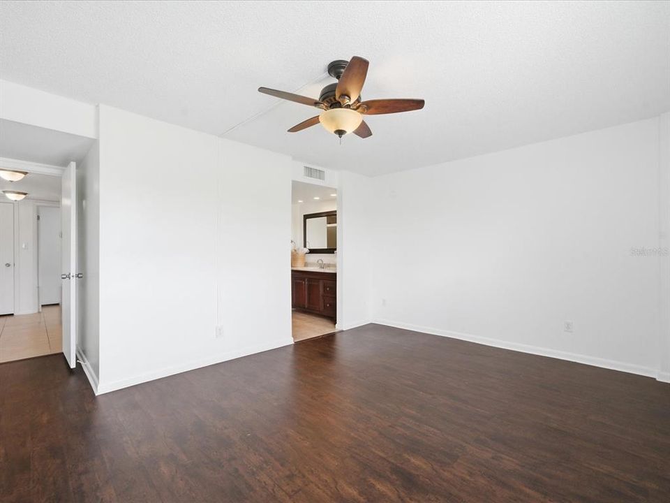 For Sale: $250,000 (2 beds, 2 baths, 1130 Square Feet)