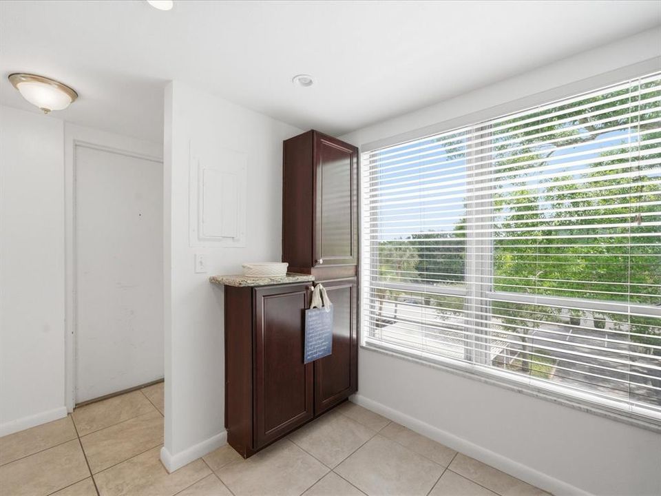 For Sale: $250,000 (2 beds, 2 baths, 1130 Square Feet)