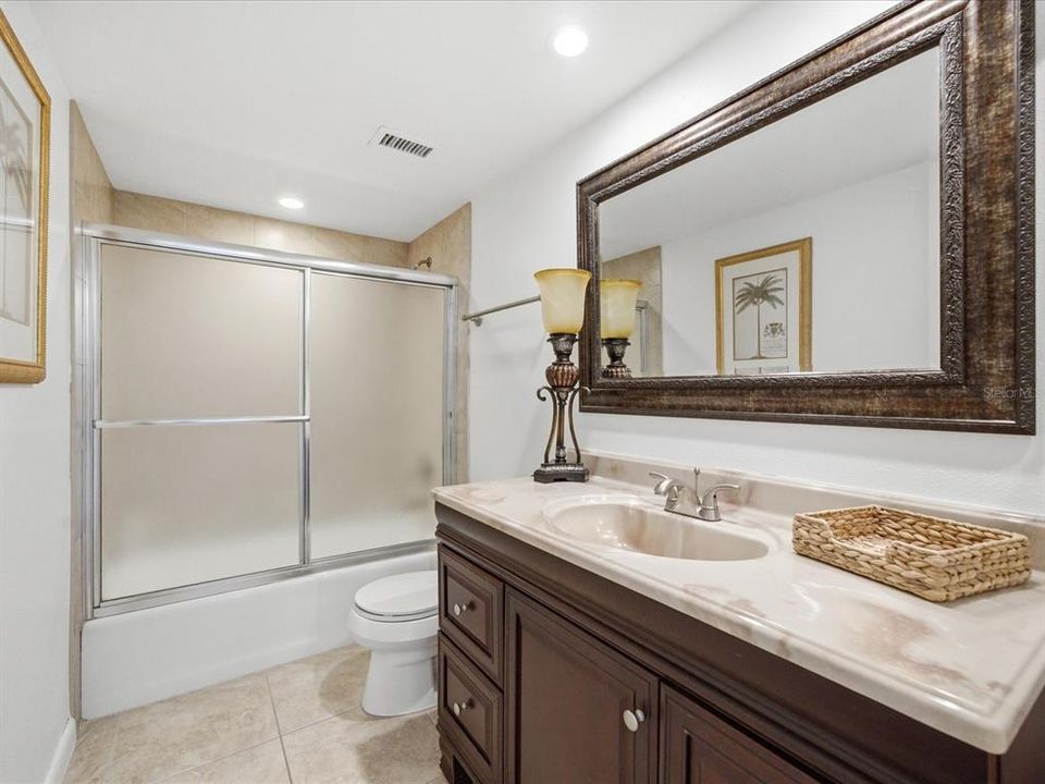 For Sale: $250,000 (2 beds, 2 baths, 1130 Square Feet)