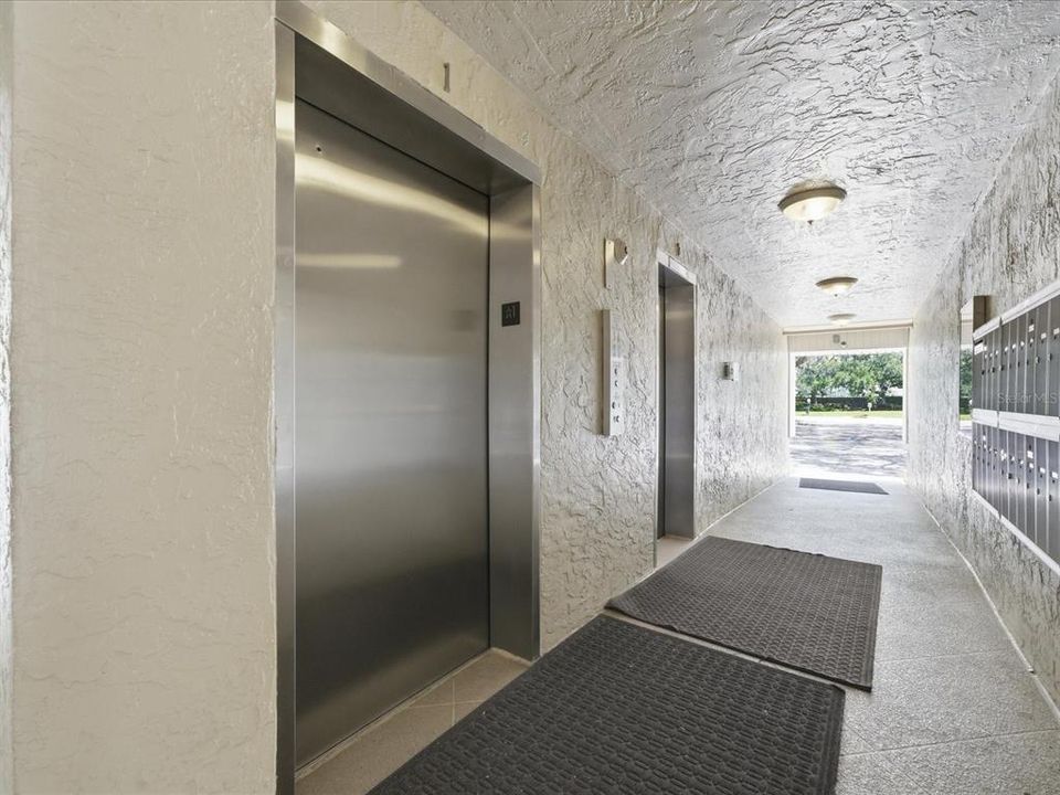 For Sale: $250,000 (2 beds, 2 baths, 1130 Square Feet)