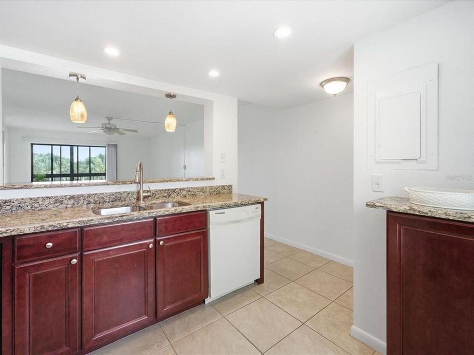 For Sale: $250,000 (2 beds, 2 baths, 1130 Square Feet)