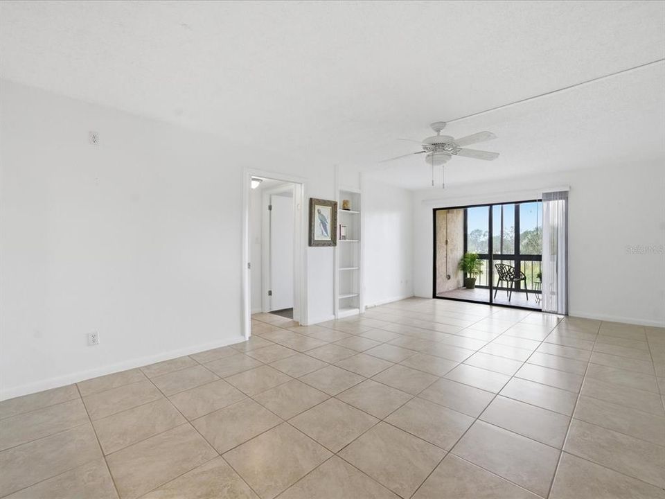 For Sale: $250,000 (2 beds, 2 baths, 1130 Square Feet)