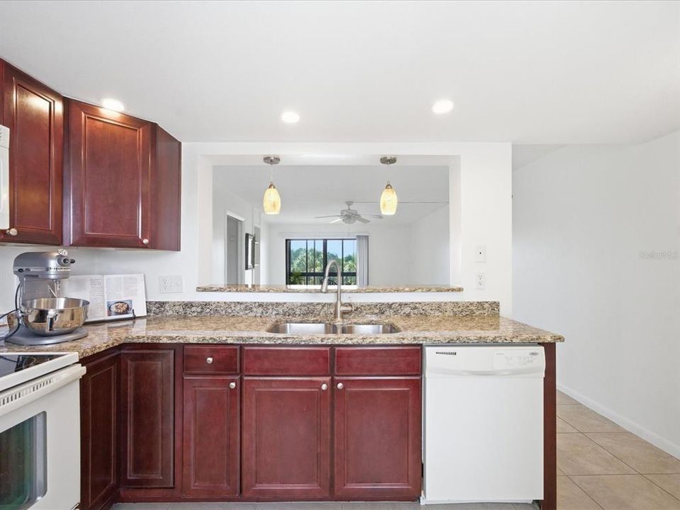 For Sale: $250,000 (2 beds, 2 baths, 1130 Square Feet)
