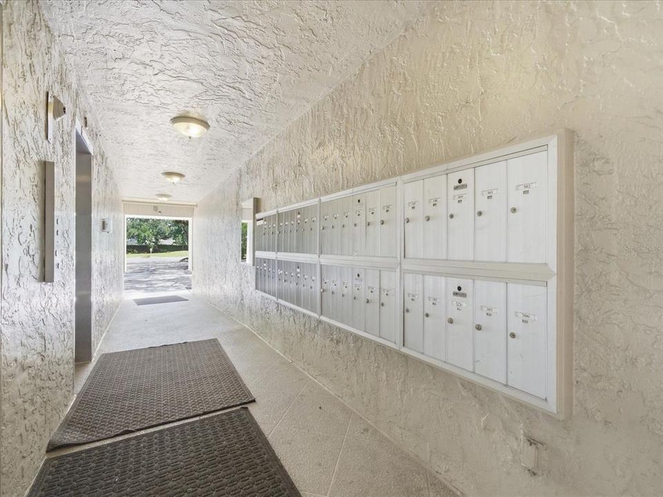 For Sale: $250,000 (2 beds, 2 baths, 1130 Square Feet)