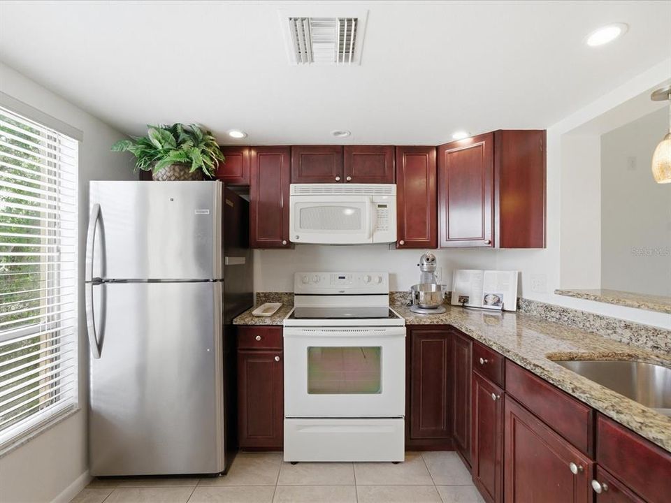 For Sale: $250,000 (2 beds, 2 baths, 1130 Square Feet)