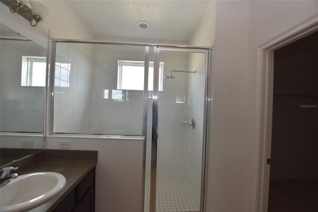 For Rent: $2,475 (4 beds, 2 baths, 2401 Square Feet)