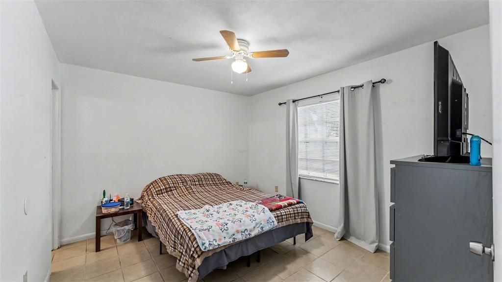 For Sale: $325,000 (4 beds, 0 baths, 1734 Square Feet)
