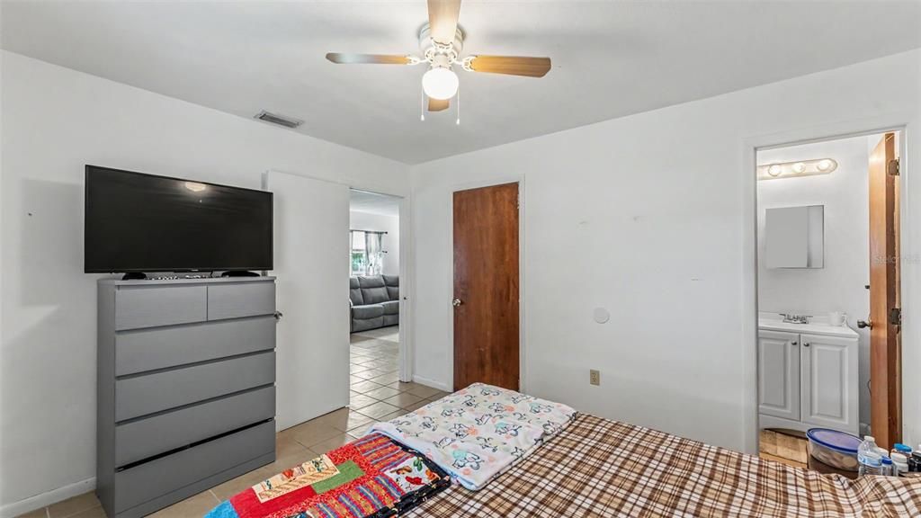 For Sale: $325,000 (4 beds, 0 baths, 1734 Square Feet)