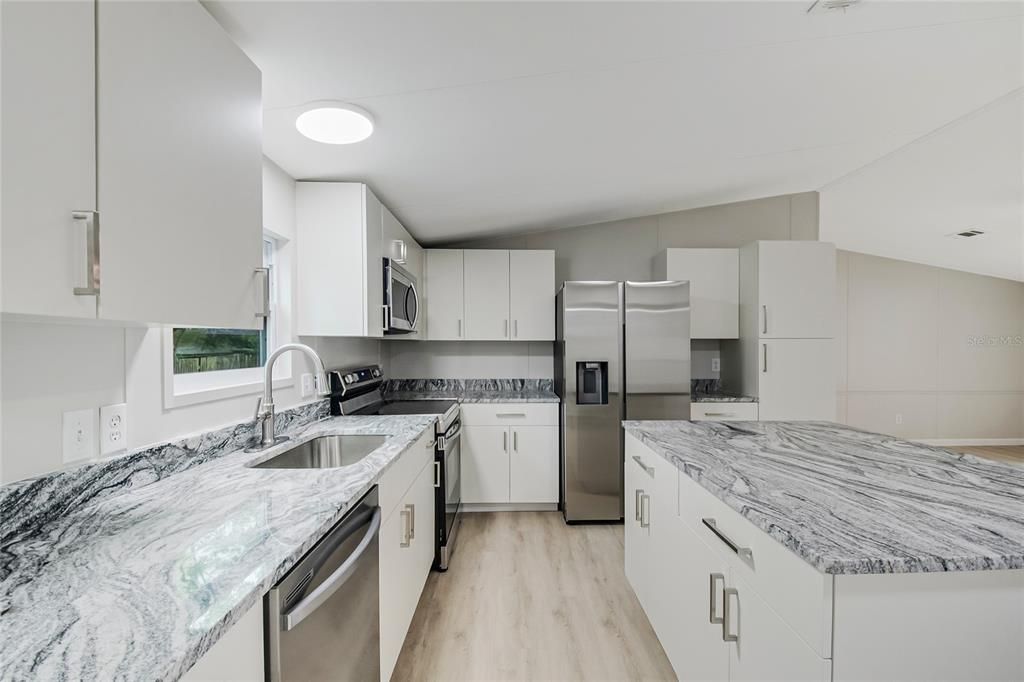 На продажу: $295,000 (3 спален, 2 ванн, 1296 Квадратных фут)