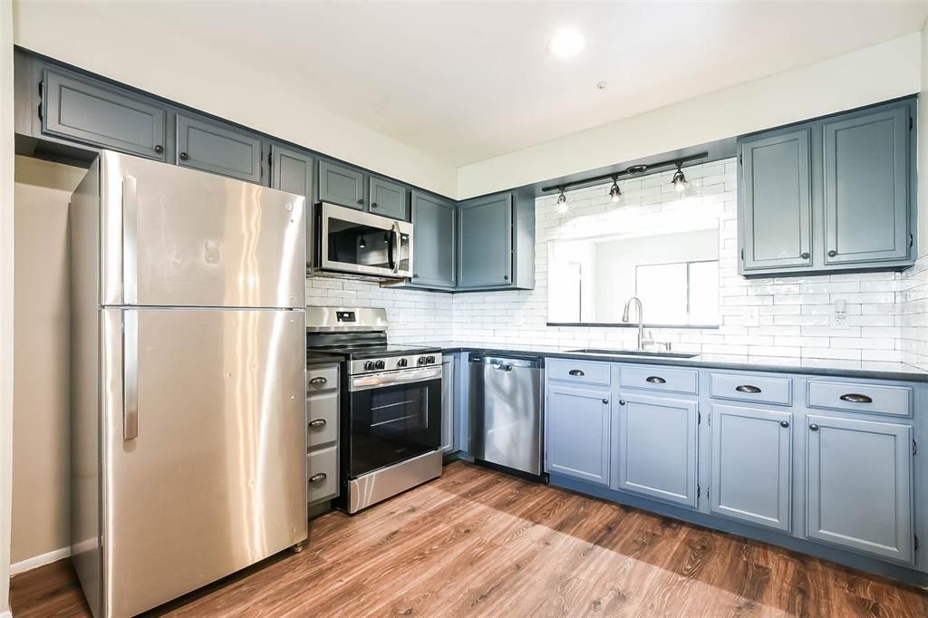 For Sale: $330,000 (3 beds, 2 baths, 1269 Square Feet)