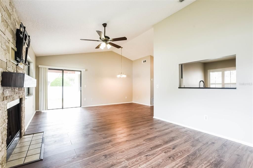 For Sale: $330,000 (3 beds, 2 baths, 1269 Square Feet)