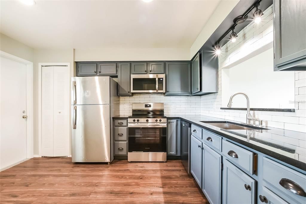 For Sale: $330,000 (3 beds, 2 baths, 1269 Square Feet)