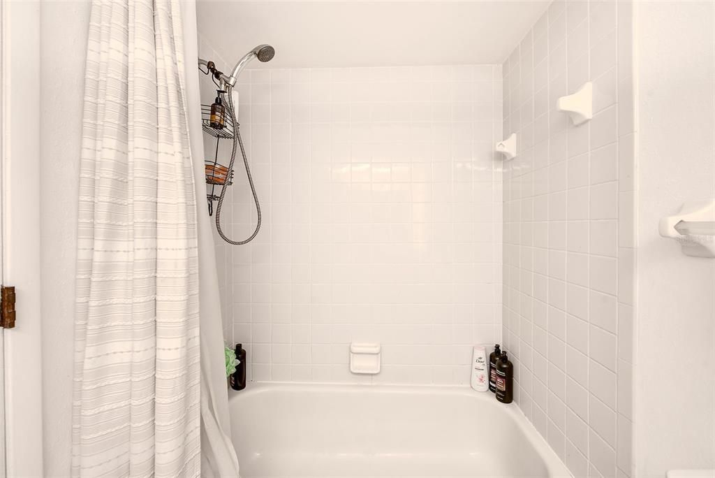 For Sale: $169,900 (2 beds, 2 baths, 975 Square Feet)
