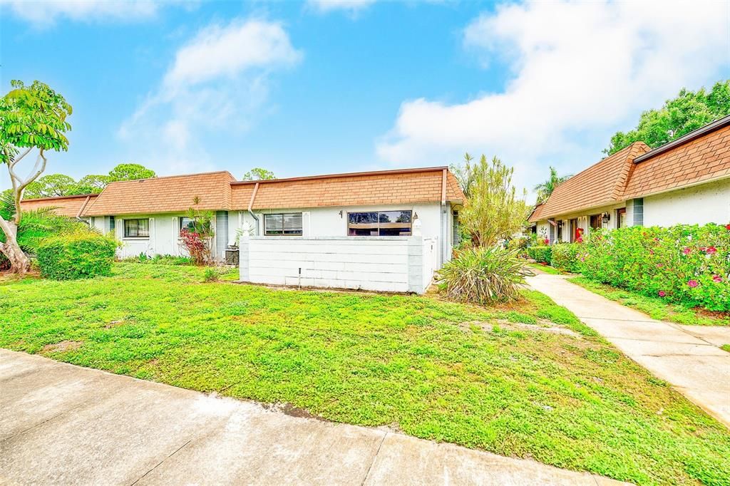For Sale: $169,900 (2 beds, 2 baths, 975 Square Feet)