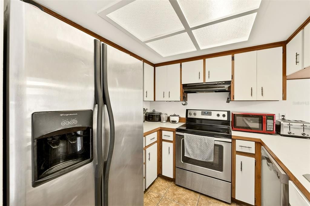 For Sale: $169,900 (2 beds, 2 baths, 975 Square Feet)