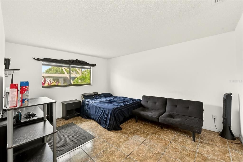 For Sale: $169,900 (2 beds, 2 baths, 975 Square Feet)