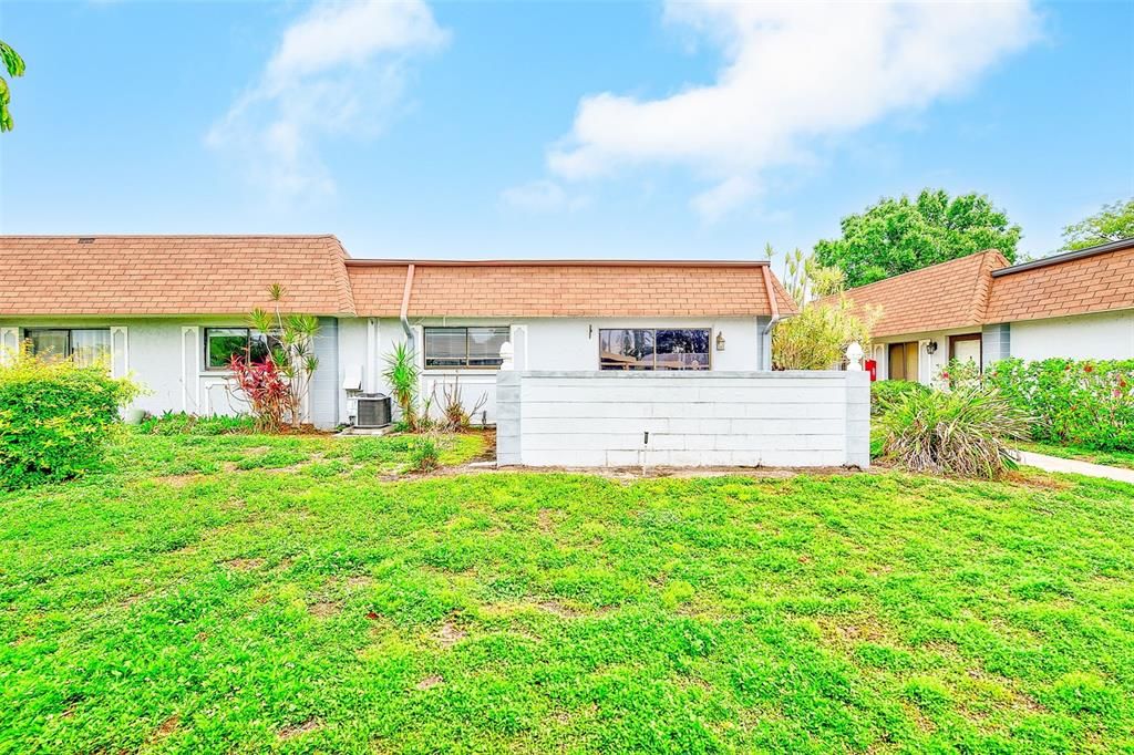 For Sale: $169,900 (2 beds, 2 baths, 975 Square Feet)