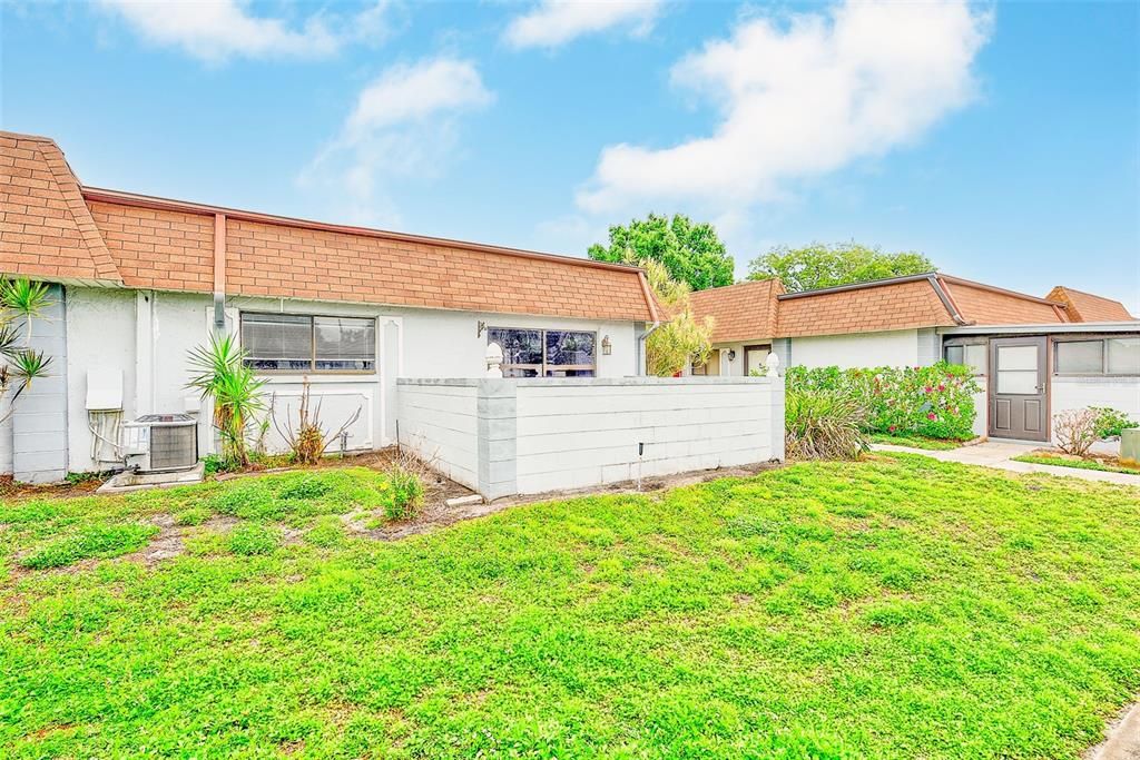 For Sale: $169,900 (2 beds, 2 baths, 975 Square Feet)