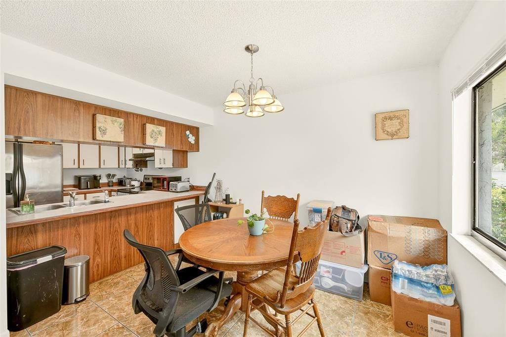 For Sale: $169,900 (2 beds, 2 baths, 975 Square Feet)