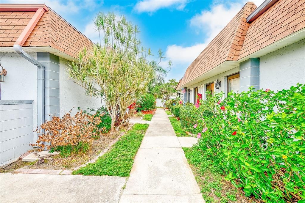 For Sale: $169,900 (2 beds, 2 baths, 975 Square Feet)