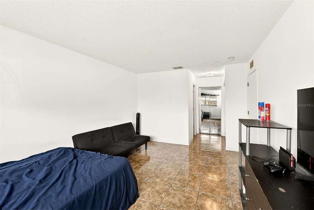 For Sale: $169,900 (2 beds, 2 baths, 975 Square Feet)