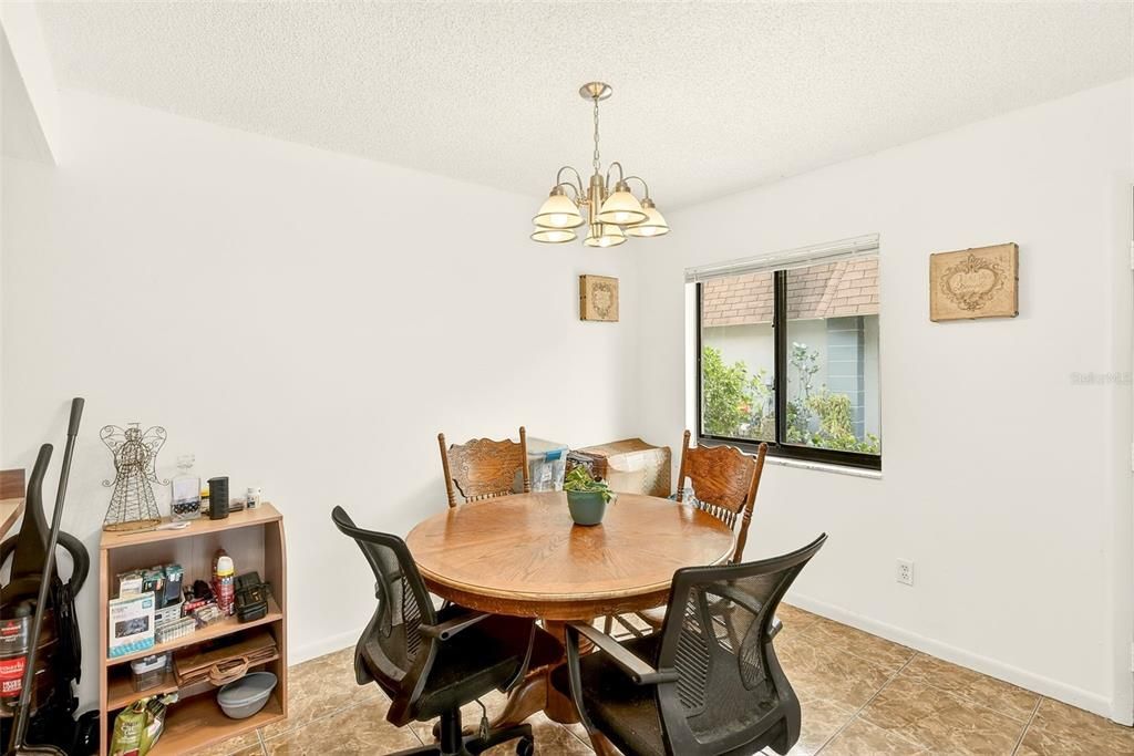 For Sale: $169,900 (2 beds, 2 baths, 975 Square Feet)
