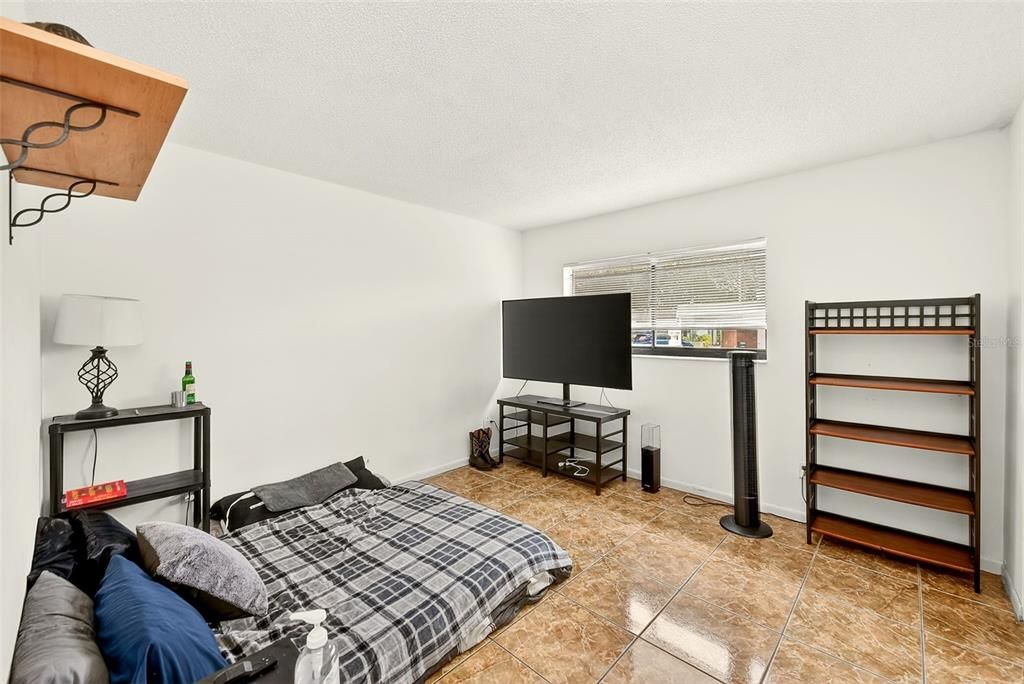 For Sale: $169,900 (2 beds, 2 baths, 975 Square Feet)
