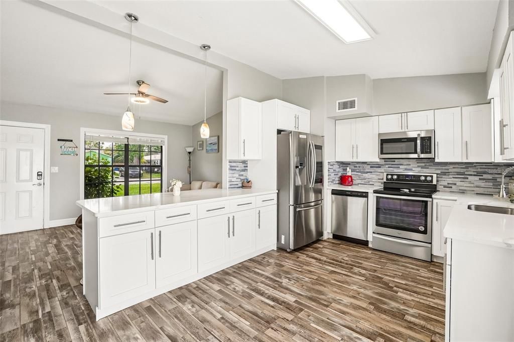 For Sale: $325,000 (3 beds, 1 baths, 936 Square Feet)