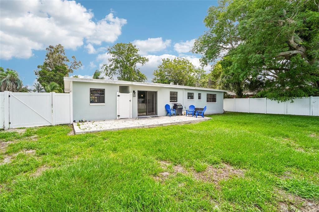 For Sale: $325,000 (3 beds, 1 baths, 936 Square Feet)
