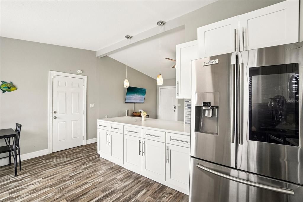 For Sale: $325,000 (3 beds, 1 baths, 936 Square Feet)