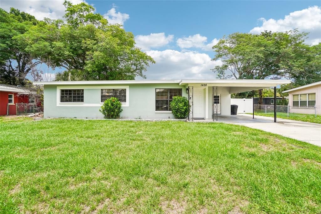 For Sale: $325,000 (3 beds, 1 baths, 936 Square Feet)