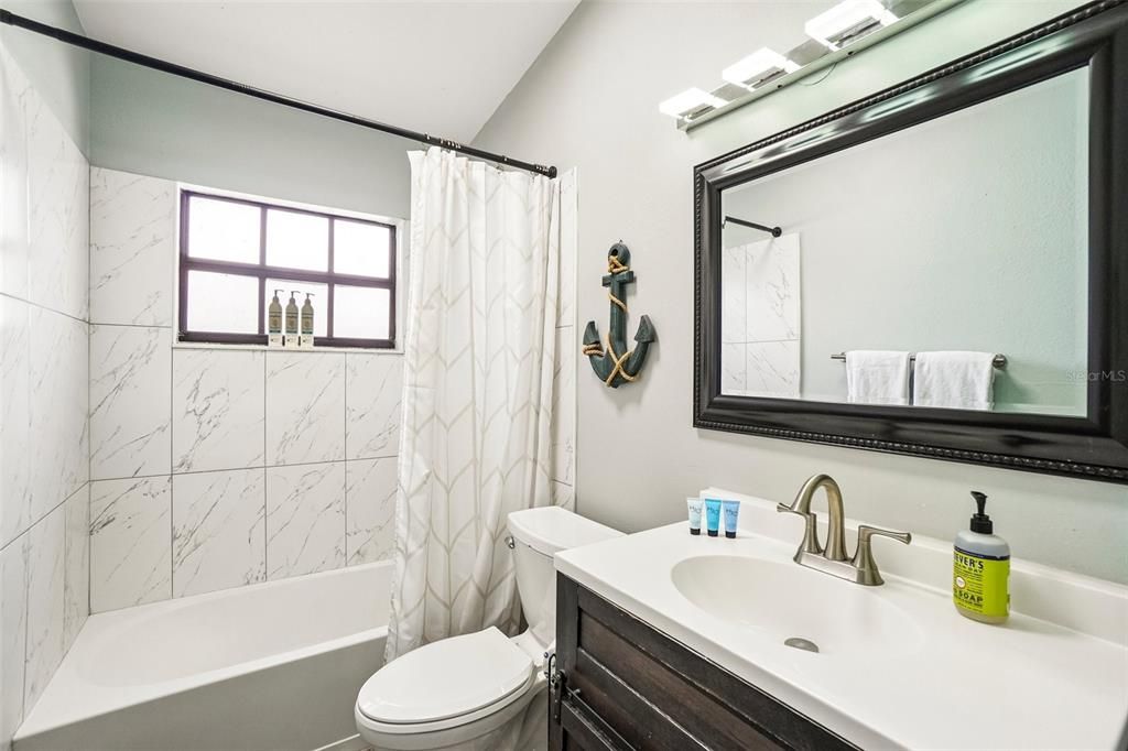 For Sale: $325,000 (3 beds, 1 baths, 936 Square Feet)