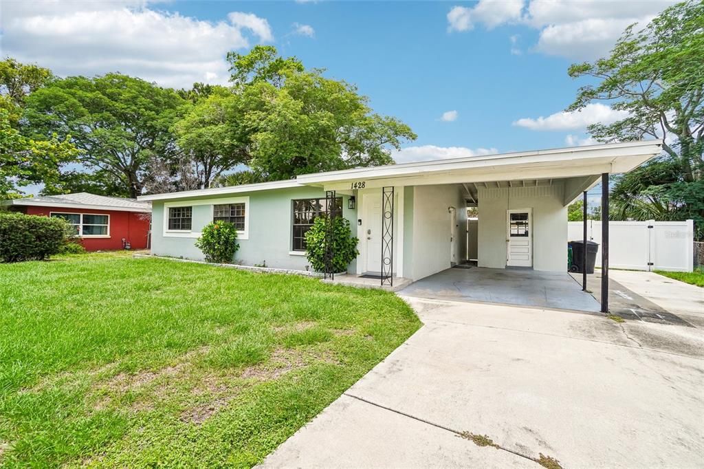 For Sale: $325,000 (3 beds, 1 baths, 936 Square Feet)