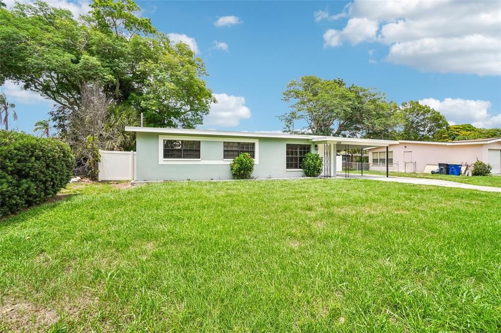 For Sale: $325,000 (3 beds, 1 baths, 936 Square Feet)