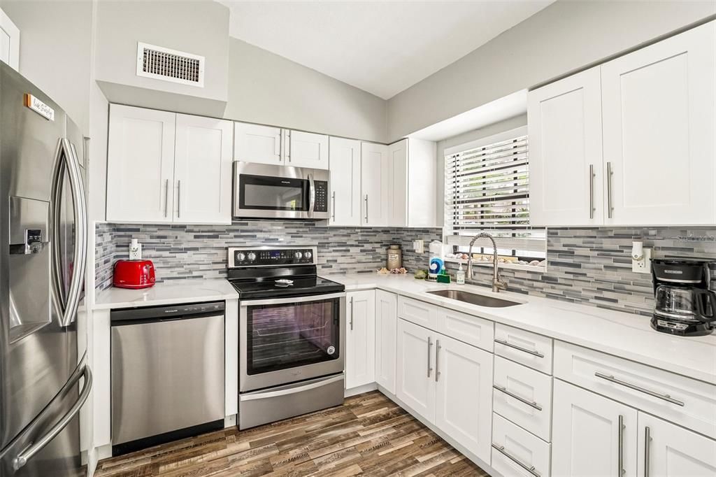 For Sale: $325,000 (3 beds, 1 baths, 936 Square Feet)