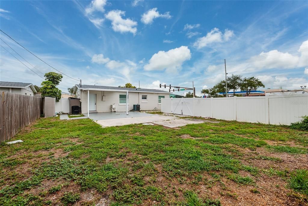 For Rent: $2,700 (3 beds, 1 baths, 1075 Square Feet)