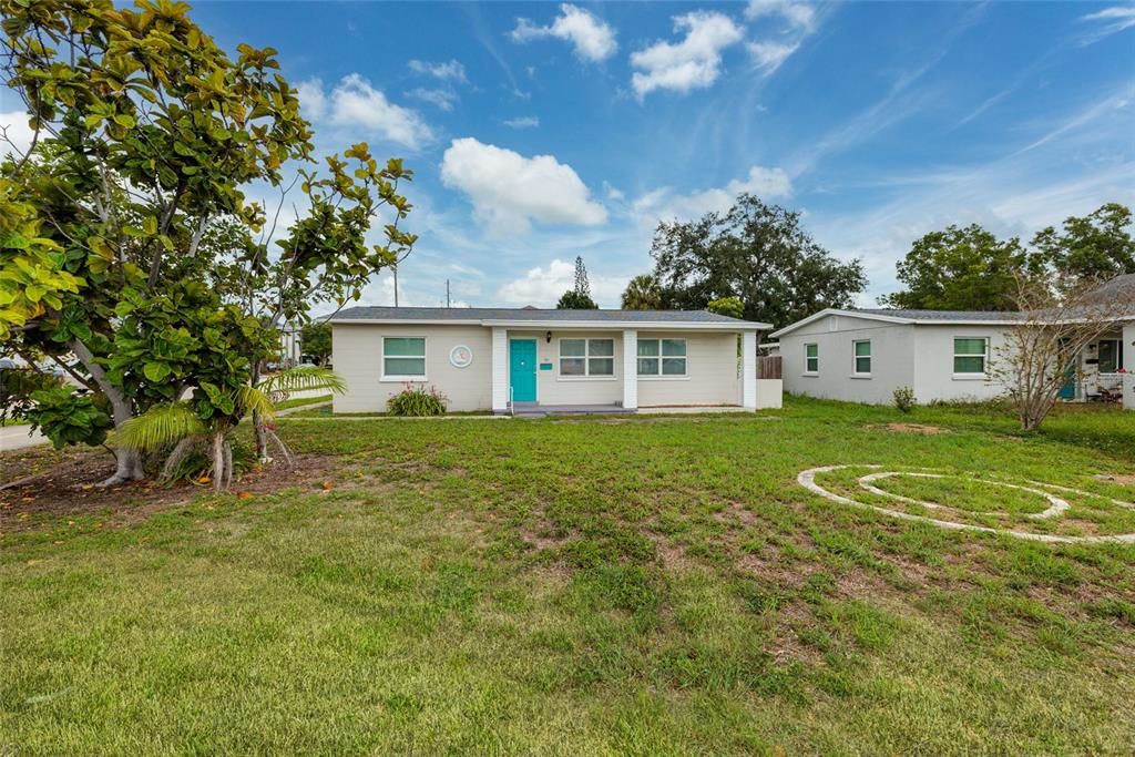 For Rent: $2,700 (3 beds, 1 baths, 1075 Square Feet)