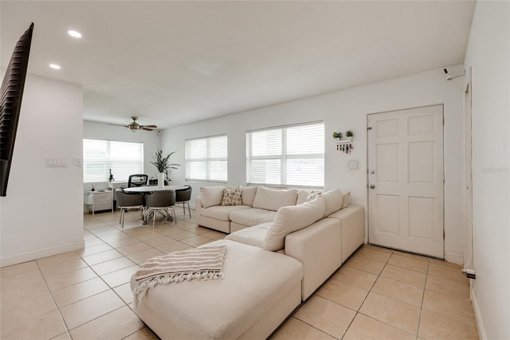 For Rent: $2,700 (3 beds, 1 baths, 1075 Square Feet)