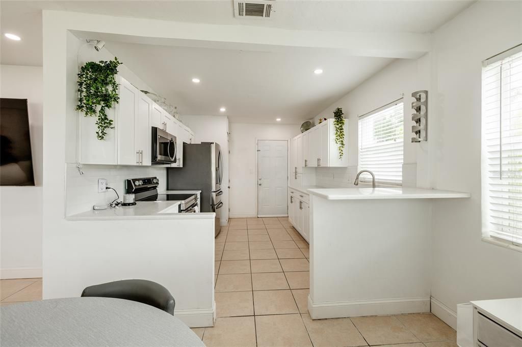 For Rent: $2,700 (3 beds, 1 baths, 1075 Square Feet)