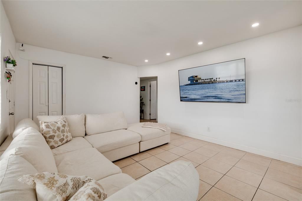 For Rent: $2,700 (3 beds, 1 baths, 1075 Square Feet)